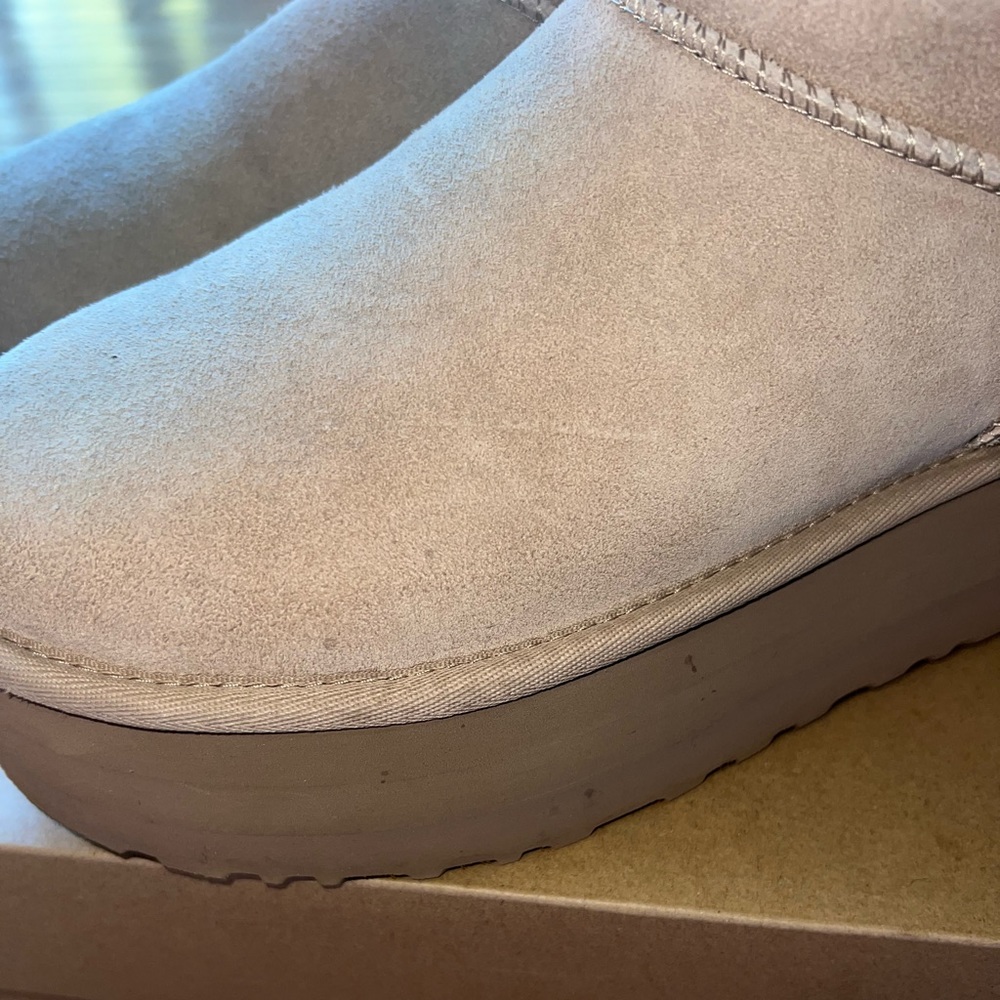 UGG MINI PLATFORM COLOR SAND-Like new - Picture 8 of 10